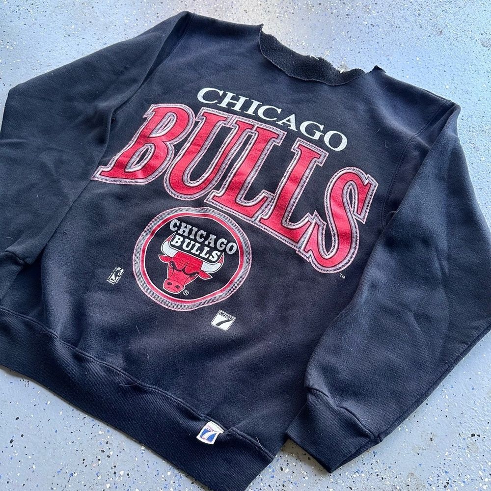 Vintage 90s Russell Athletic Bulls NBA Crewneck M/S Black Chopped Collar - Picture 2 of 8